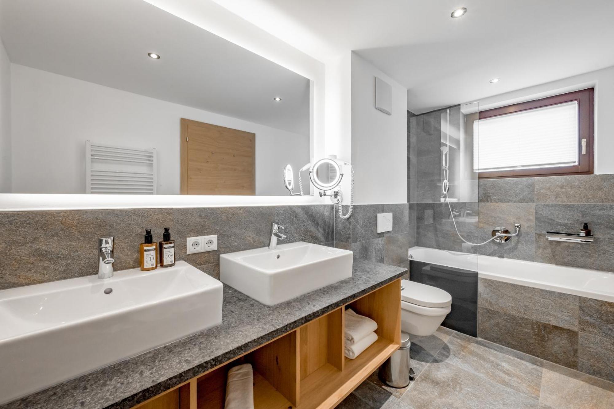 Alpenparks Hotel & Apartment Arlberg Warth Mit Pool Екстер'єр фото
