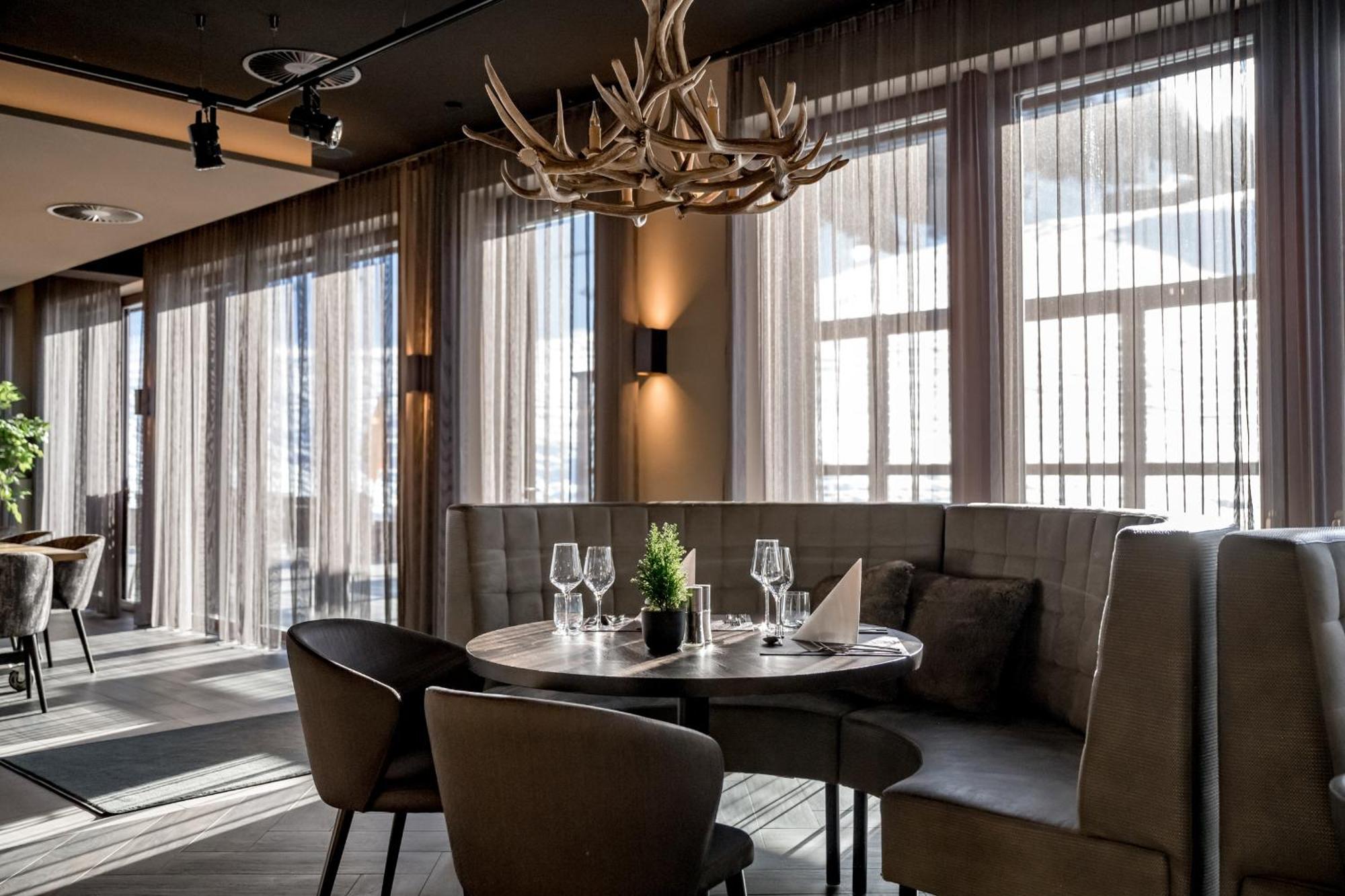 Alpenparks Hotel & Apartment Arlberg Warth Mit Pool Екстер'єр фото