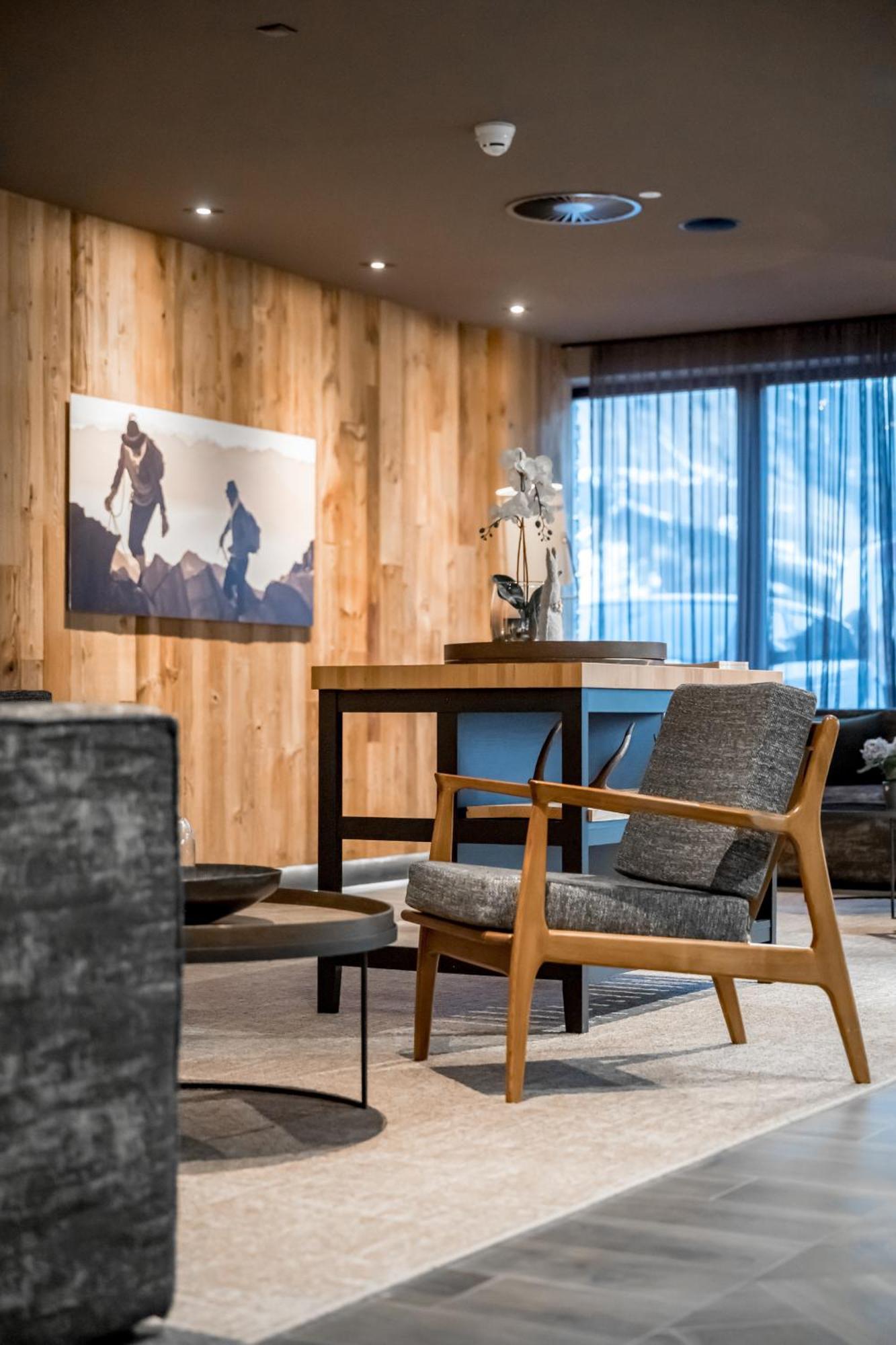 Alpenparks Hotel & Apartment Arlberg Warth Mit Pool Екстер'єр фото