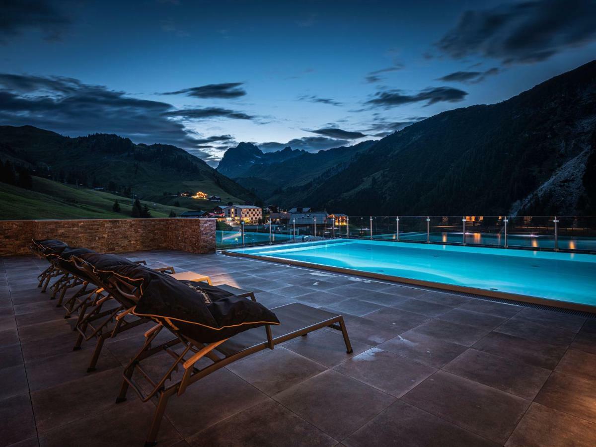 Alpenparks Hotel & Apartment Arlberg Warth Mit Pool Екстер'єр фото